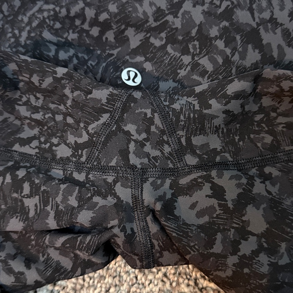 Lululemon Wunder Under High-Rise Crop 23" size 4 - Picture 9 of 10